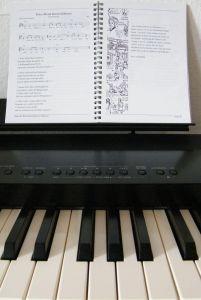 Liederbuch mit Klavier